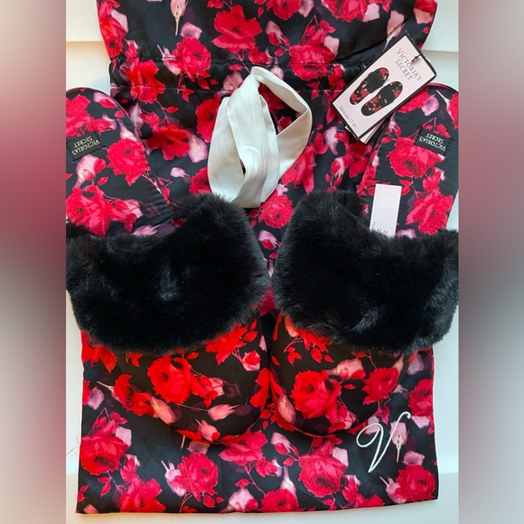 🆕Victoria’s Secret Slippers with Carrying Bag - Picture 7 of 8